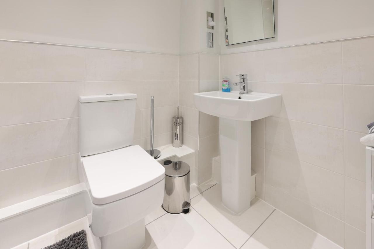 Southbank Leeds Apartment. New! With Free Parking Leeds (West Yorkshire) Exterior foto